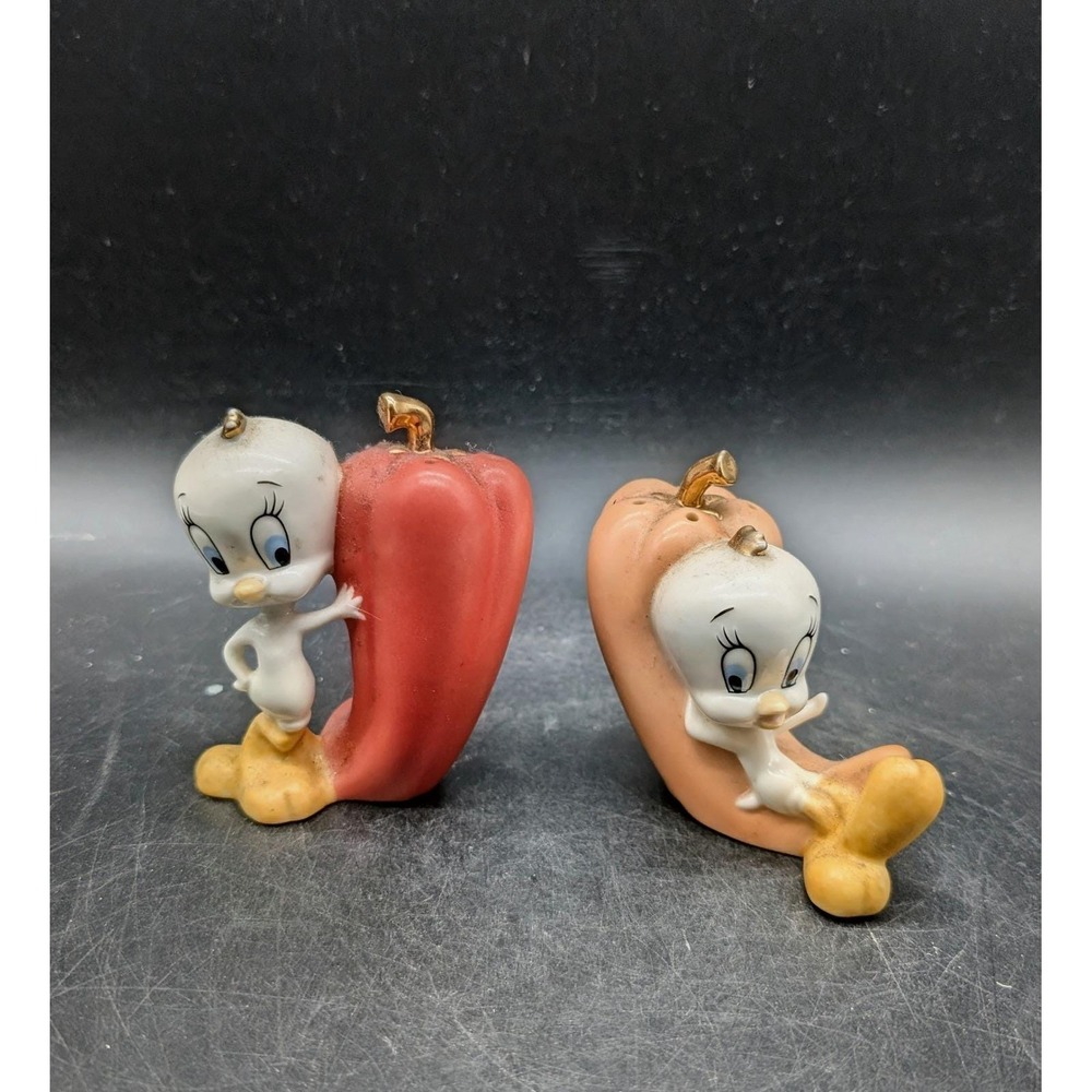 Lenox Tweety Bird Bell Pepper Salt and Pepper Shakers Looney Tunes Porcelain Set